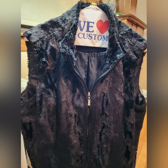 JM COLLECTION BLACK FAUX FUR VEST SIZE L - Picture 3 of 9